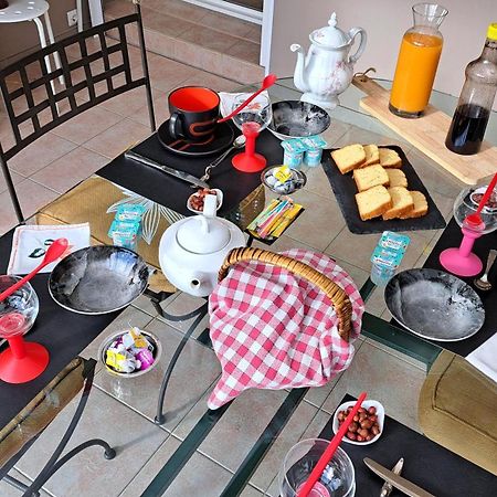 Chambre Privee Avec Salon, Garage Voiture, Velos, Motos Tourville-sur-Arques Εξωτερικό φωτογραφία