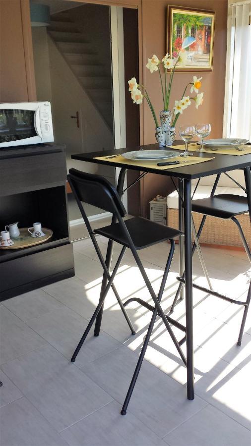 Chambre Privee Avec Salon, Garage Voiture, Velos, Motos Tourville-sur-Arques Εξωτερικό φωτογραφία