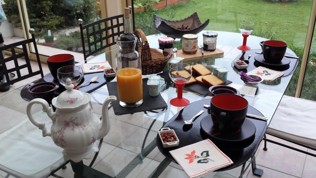 Chambre Privee Avec Salon, Garage Voiture, Velos, Motos Tourville-sur-Arques Εξωτερικό φωτογραφία